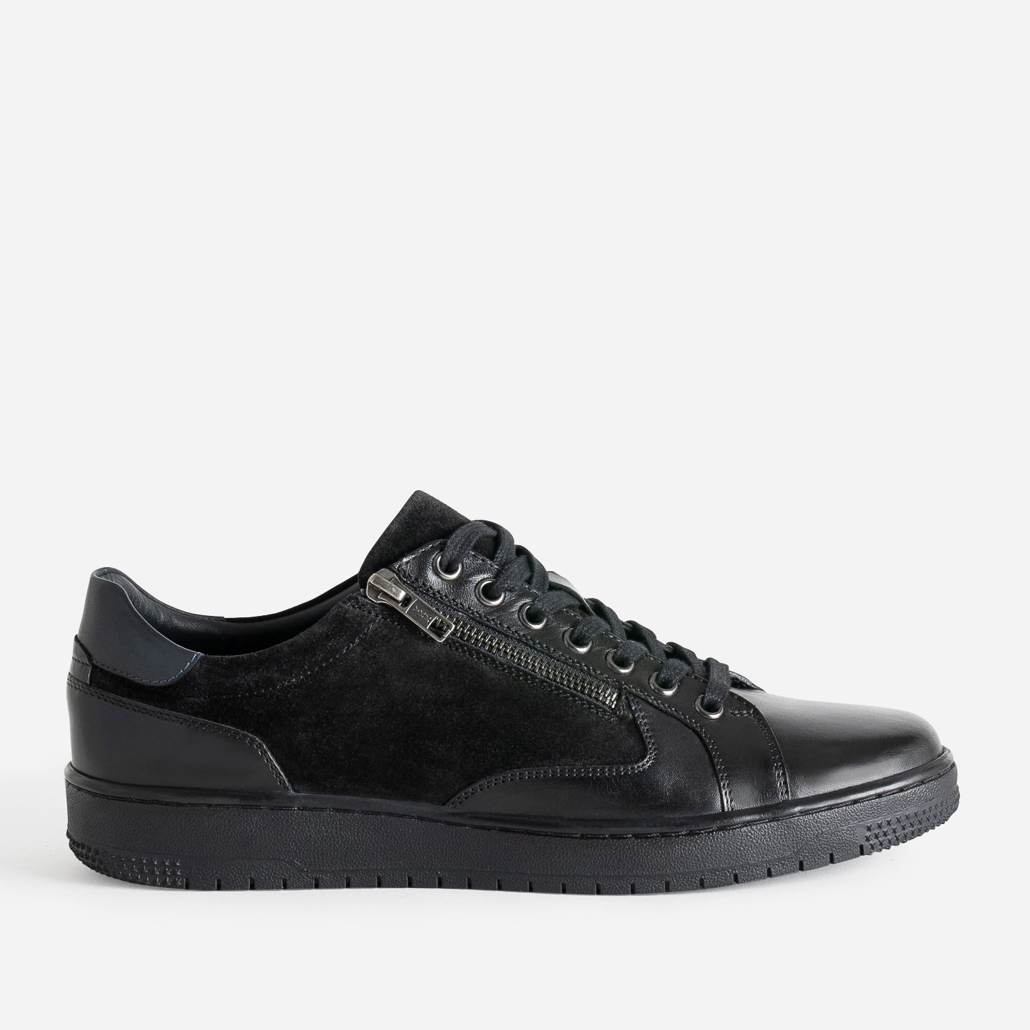Tennis noir en cuir bi matiere