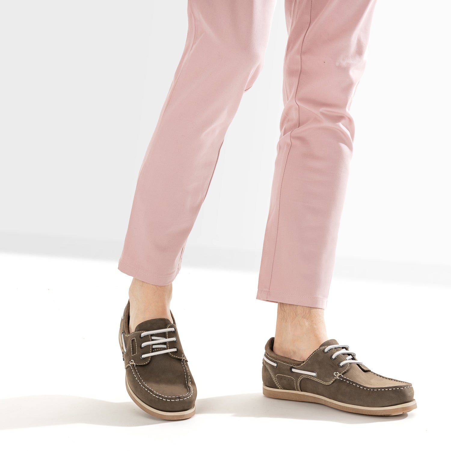 Chaussure bateau taupe fonce cuir nubuck