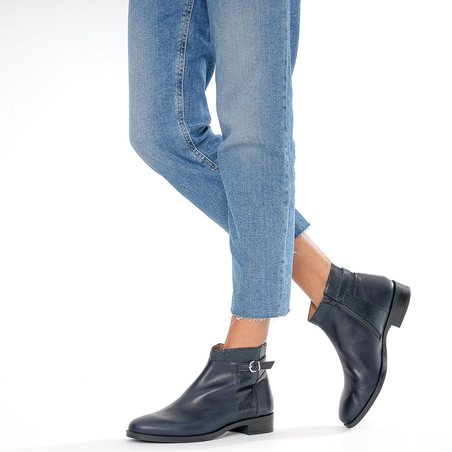 Boots ERAM FLEX bleue en cuir avec effet galuchat Boots bottines Femme ERAM