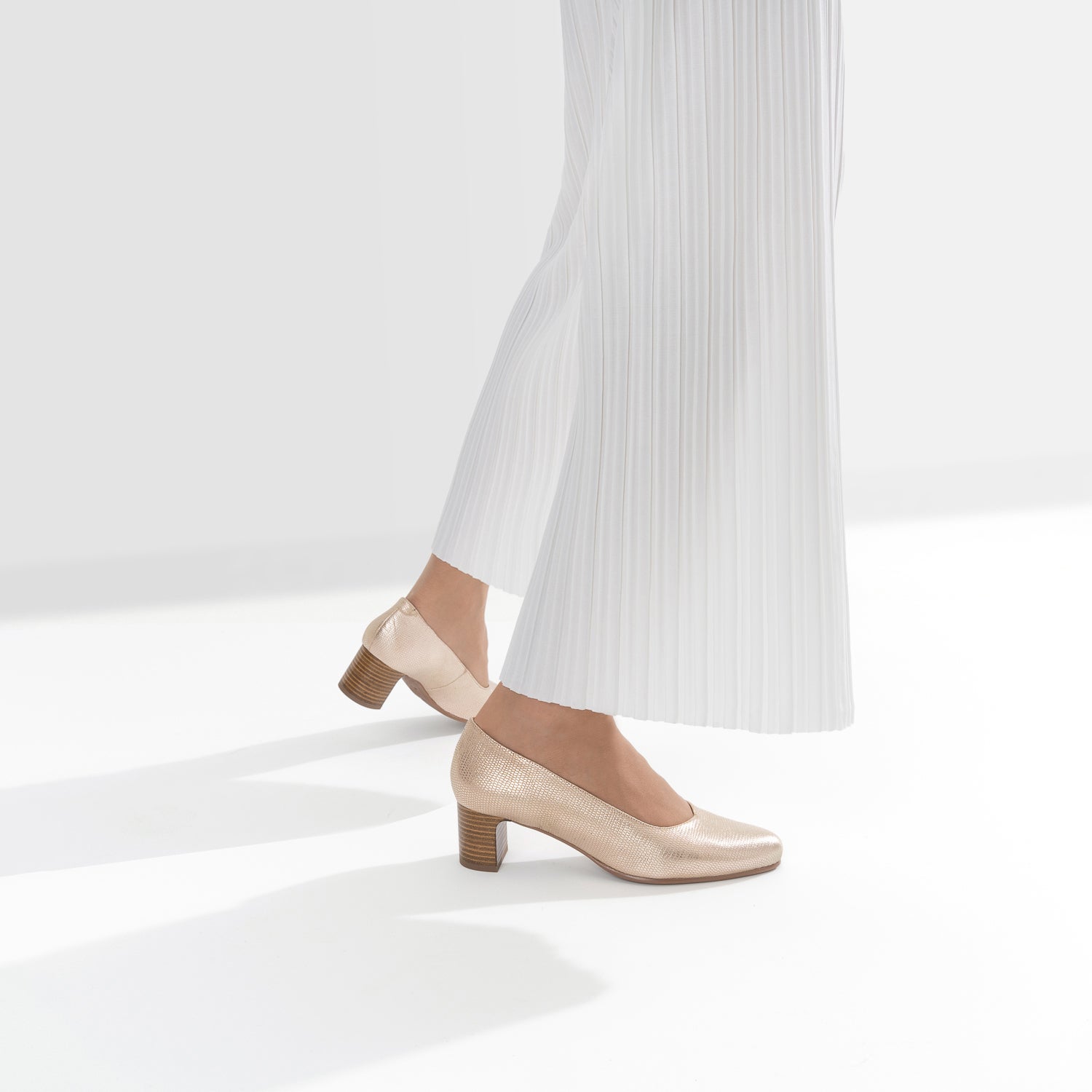 Escarpin ERAM FLEX dore en cuir embosse Escarpins Femme ERAM