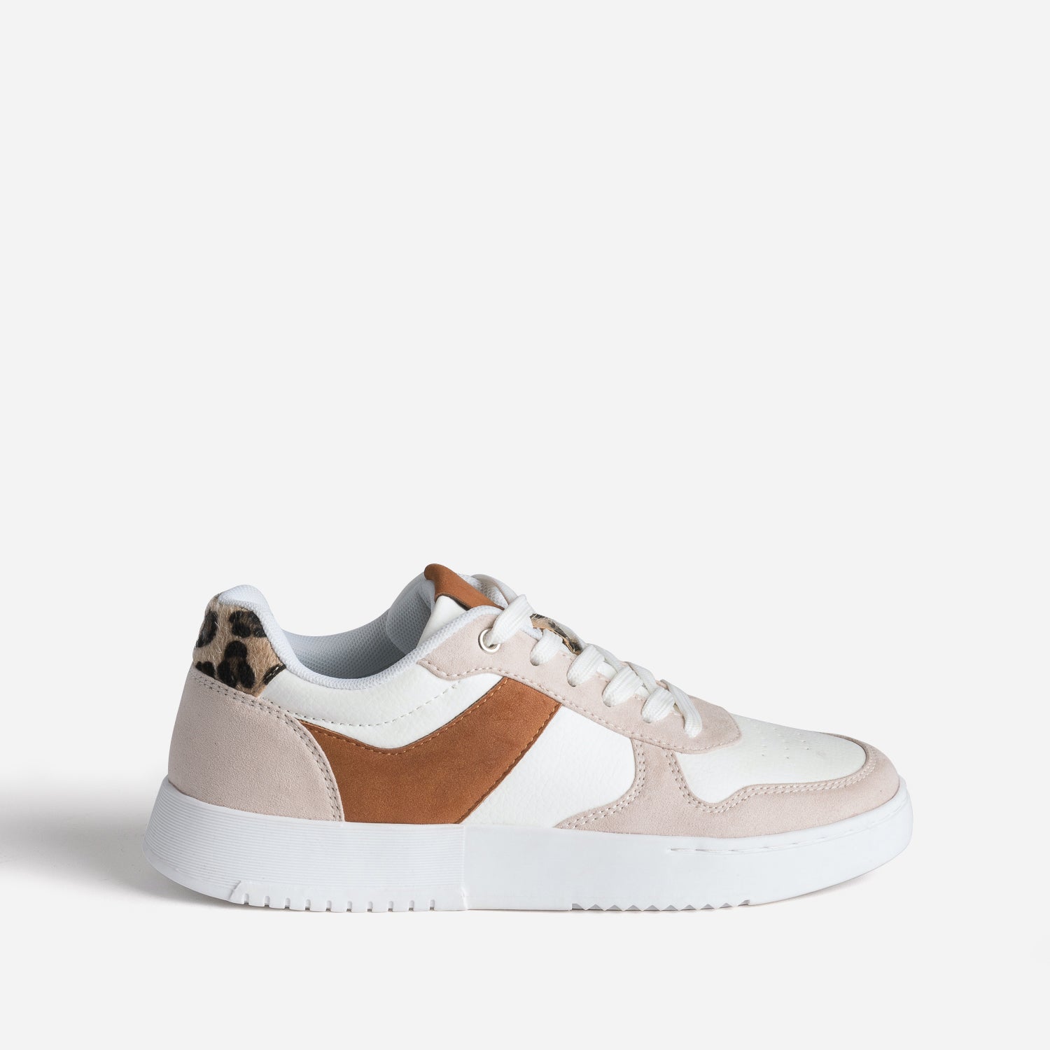 Tennis blanche beige et motif leopard