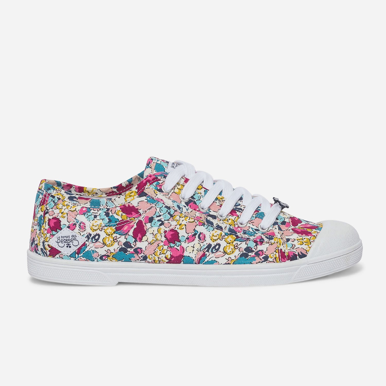 Basket toile femme sale