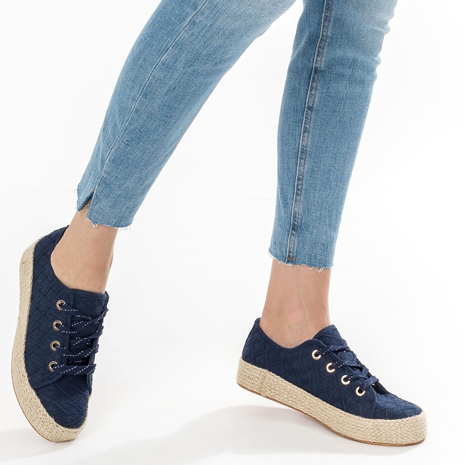 Tennis bleue brodee a lacet foulard Baskets Tennis Femme ERAM
