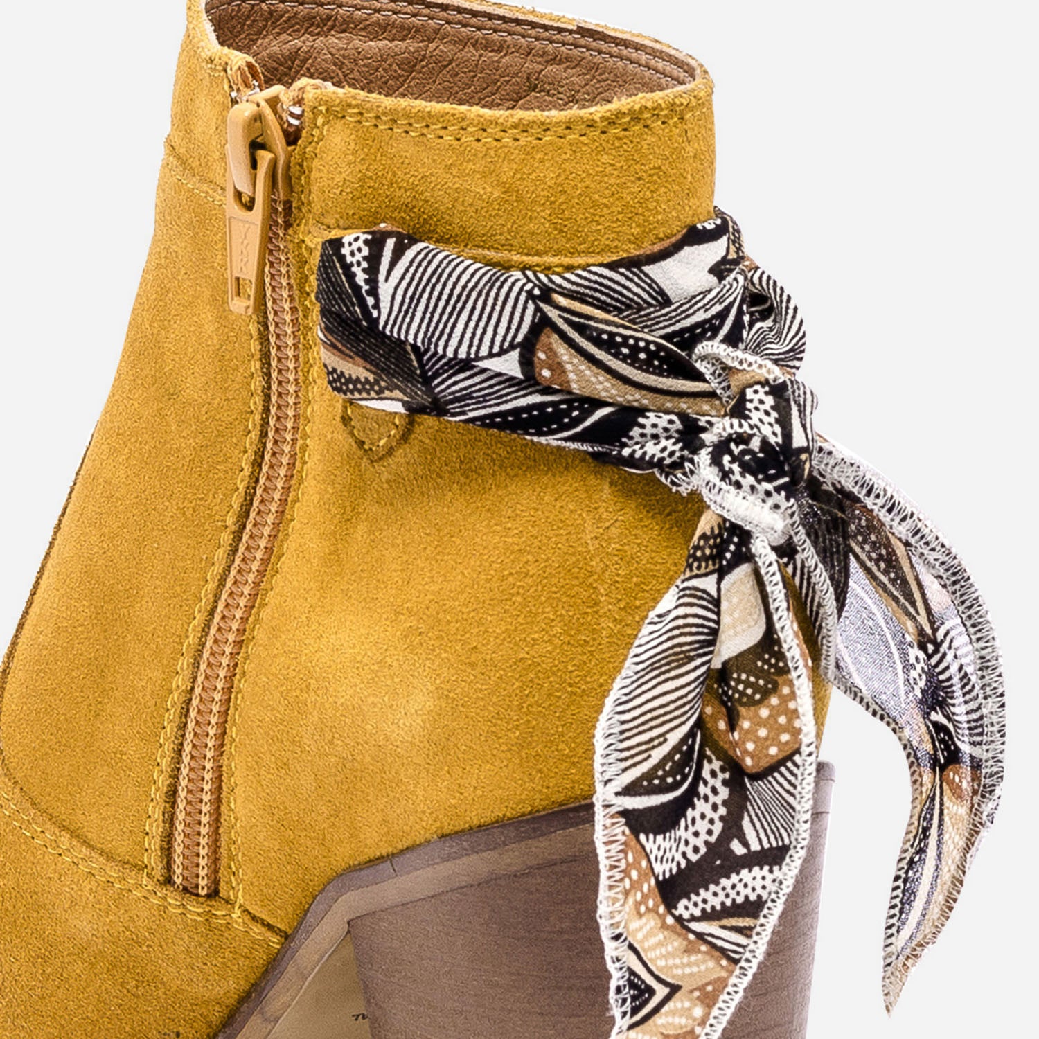 Boots TEXTO jaune en cuir velours avec ruban imprime Eram Femme ERAM