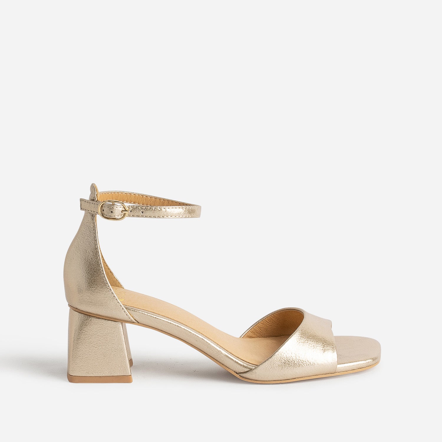 Sandale doree a talon flare