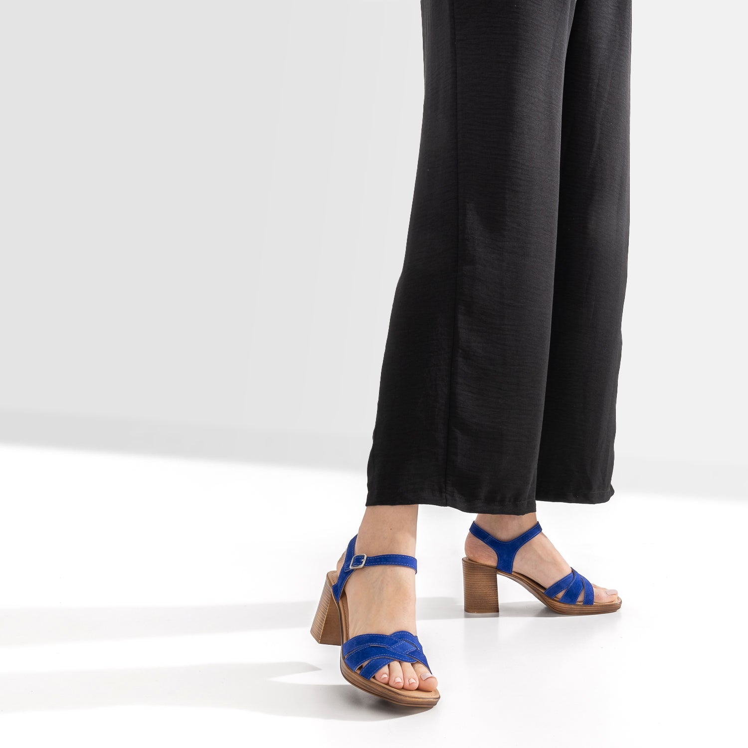 Sandale talon bleu roi 2025