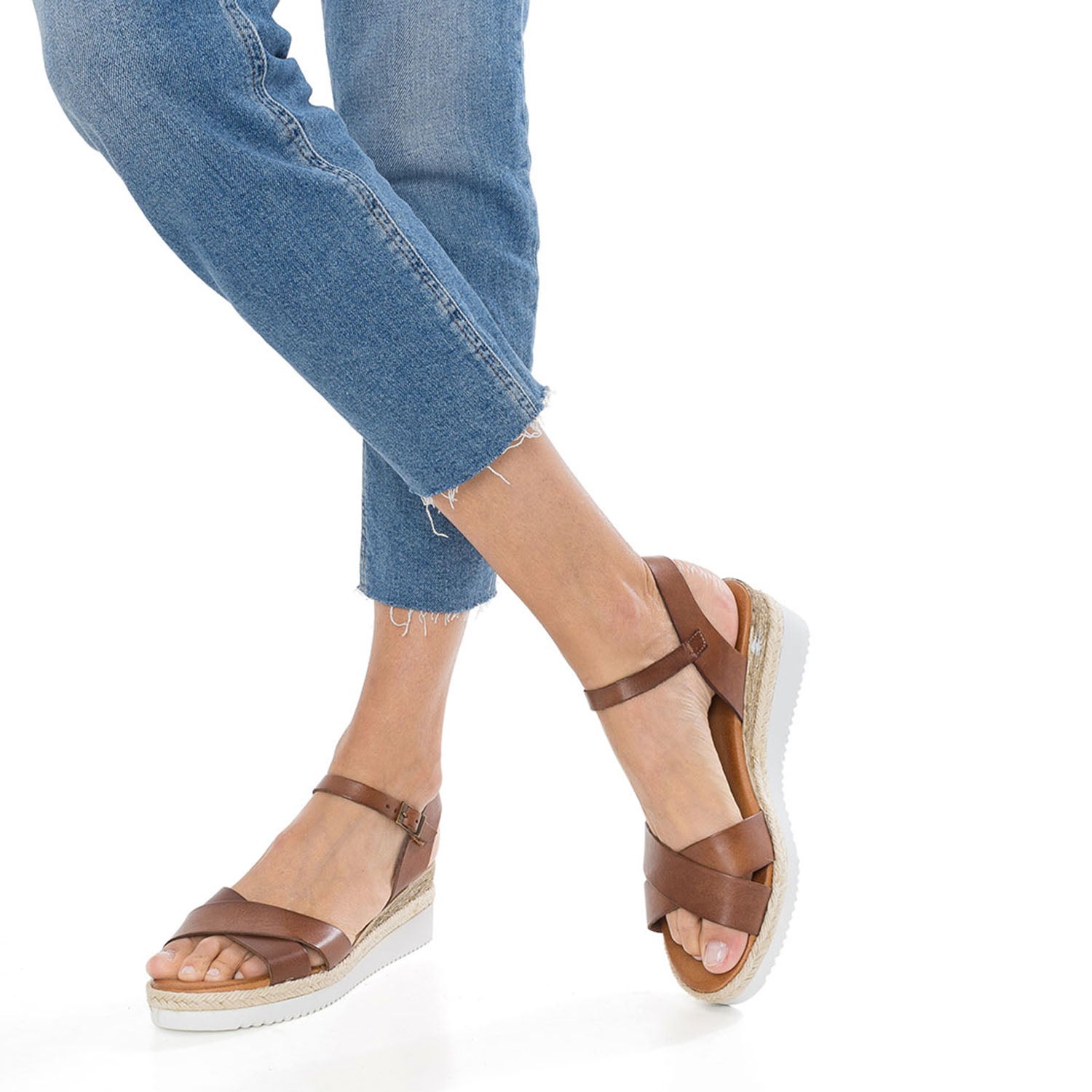 Sandale compensee marron en cuir Sandales Femme ERAM