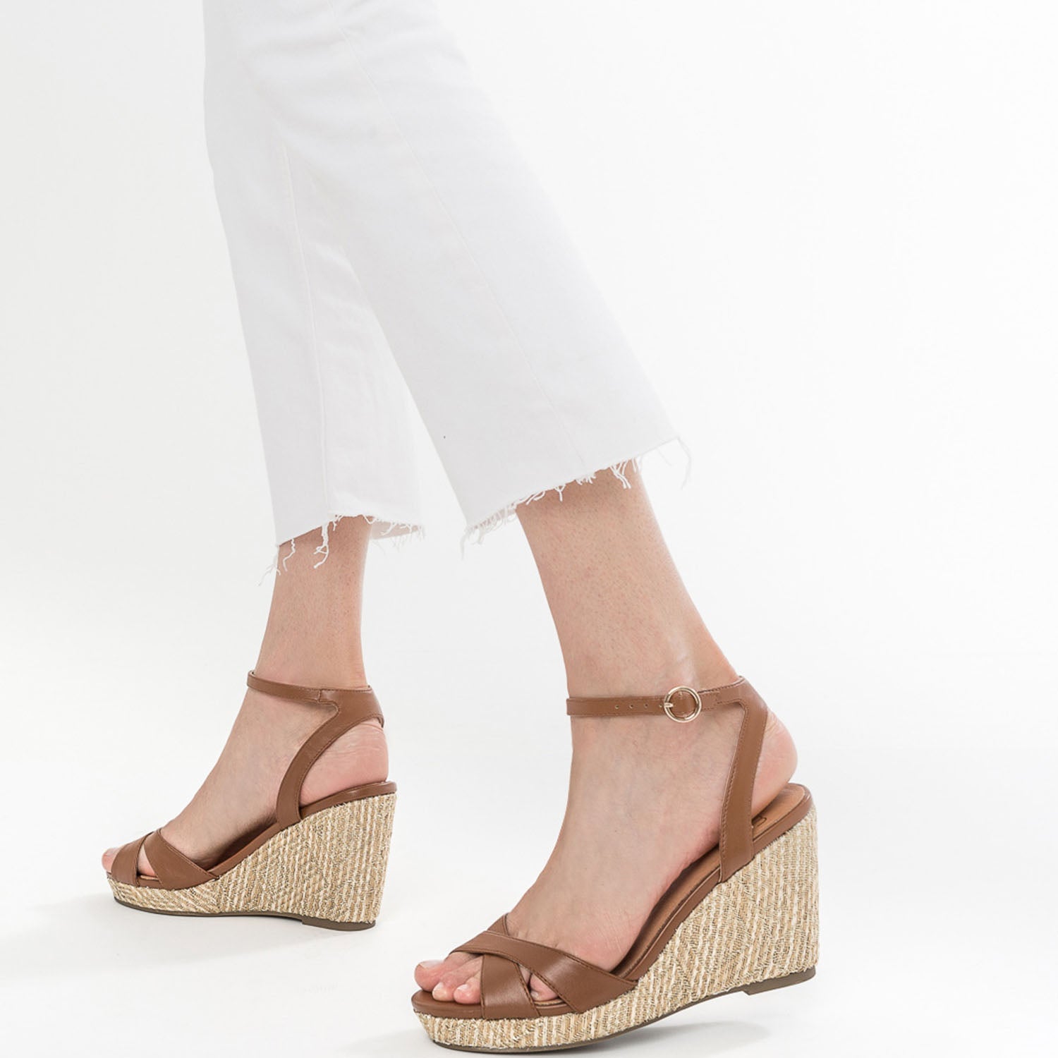 Sandale camel a talon compense effet raphia brode or Eram Femme ERAM