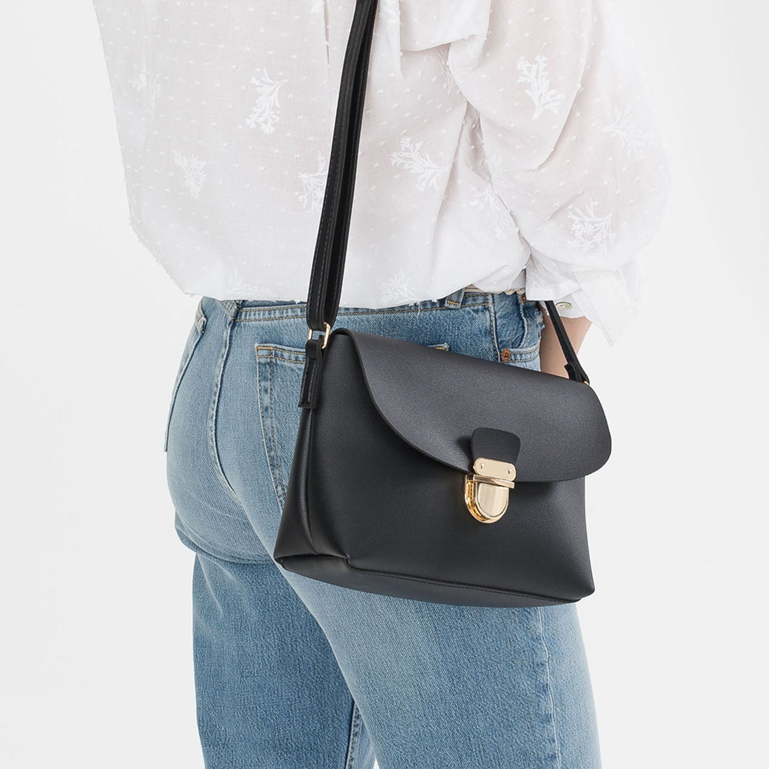 Sac bandouliere noir a boucle cartable Sacs a main Maroquinerie ERAM